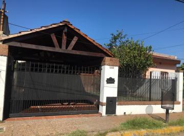 Casa · 120m² · 5 Ambientes · 1 Cochera · Casa en Venta - 3 Dorm. 2 Baños - Cocheras - 360 m² - Merlo