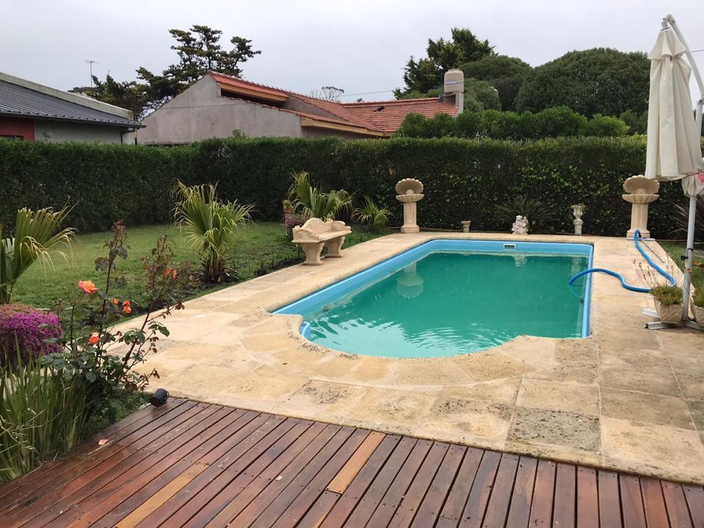 Casa 4 dorm, 340m² con piscina climatizada — Alfar