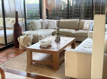 Casa · 300m² · 4 Ambientes · 2 Cocheras · Venta Casa de Lujo Amueblada 3 Dorm. en Atlántida.