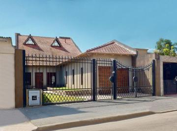 Casa · 341m² · 5 Ambientes · 1 Cochera · Casa 3 Dorm. en Venta en Berisso con Pileta