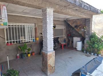 Casa · 1m² · 4 Ambientes · Casa Interna de 2 Dorm.
