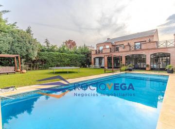 Casa · 380m² · 6 Ambientes · 2 Cocheras · Casa en Venta en Barrio San Patricio, Moreno