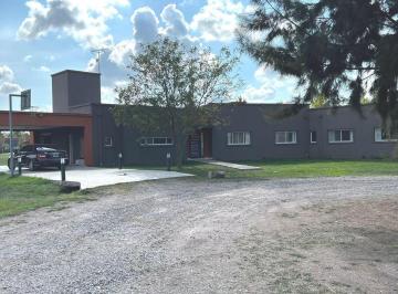 Casa · 300m² · 5 Ambientes · 4 Cocheras · Casa en Alquiler Fincas de San Vicente Sporting