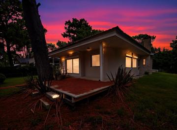 Casa · 150m² · 5 Ambientes · 1 Cochera · Casa en Monte Hermoso