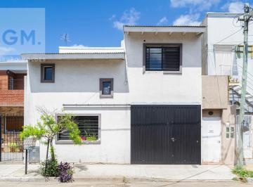 PH · 108m² · 4 Ambientes · PH en Venta Al Frente 4 Ambientes