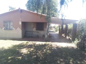 Quinta vacacional de 3 ambientes, Sauce Viejo · Casa Quinta con Pileta en Barrio Los Conquistadores
