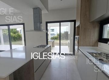 Casa · 200m² · 6 Ambientes · 2 Cocheras · Casa en Venta Sobre Lote Interno en Vistas, Puertos del Lago.