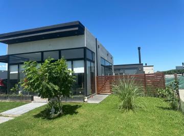 Casa · 150m² · 4 Ambientes · 1 Cochera · Casa en Venta en Barrio San Sebastian, Escobar, G. B. a. Zona Norte