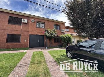 Casa · 88m² · 4 Ambientes · 2 Cocheras · 4 Ambientes Zona Factory Quilmes