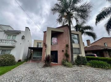 Casa · 200m² · 5 Ambientes · 1 Cochera · Casa en Venta en Champagnat, Pilar, G. B. a. Zona Norte