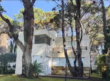 Casa de 4 ambientes, Costa del Este · Casa en Costa del Este de 4 Ambientes en Venta a 100 m del Mar