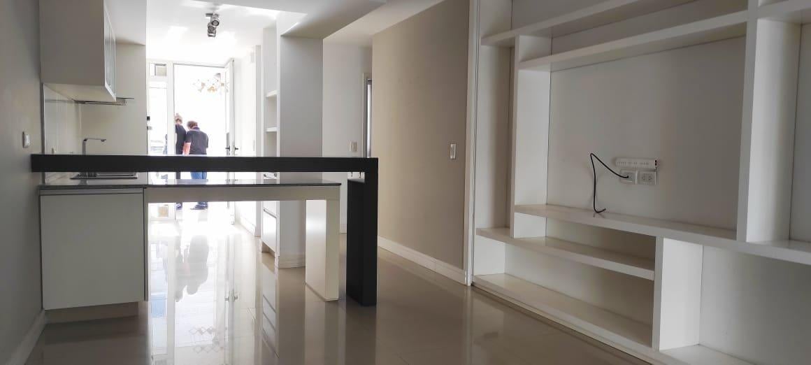 Departamento en venta. 3 ambientes con cochera. Zona Guemes.