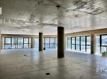 Oficina comercial · 144m² · Oficina en Alquiler en Parque Patricios