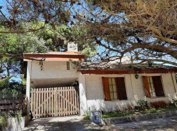 Casa · 102m² · 5 Ambientes · 2 Cocheras · Casa en Venta - 4 Dorm. 2 Baños - 202.5 m² - Las Toninas