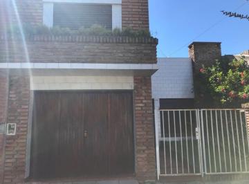 Casa · 100m² · 3 Ambientes · 1 Cochera · Casa en Venta - 2 Dorm. 1 Baño - Cochera - 274 m² - Berisso