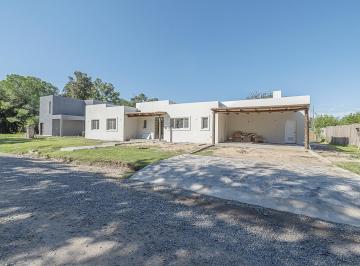 Casa · 190m² · 4 Ambientes · 2 Cocheras · Venta Casa 4 Ambientes, Rio Hondo Al 200, Manzanares, Santa Clara.