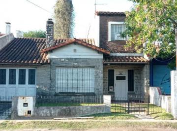 Casa · 146m² · 4 Ambientes · Casa en Venta - 3 Dorm. 1 Baño - 900 m² - Manuel B. Gonnet, La Plata