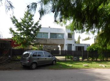Casa · 250m² · 5 Ambientes · 2 Cocheras · Casa en Venta - 3 Dorm. 2 Baños - Cochera - 873 m² - City Bell