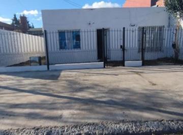 Casa · 80m² · 4 Ambientes · 1 Cochera · Casa en Venta - 4 Dorm. 1 Baño - Cochera - 225 m² - Berazategui