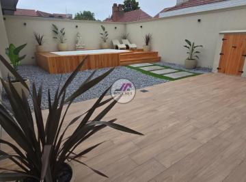 PH · 140m² · 3 Ambientes · 1 Cochera · Vendo Casa en PH 3 Ambientes con Pileta en Parque Luro