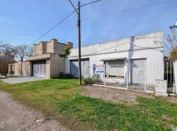 Casa · 90m² · 3 Ambientes · 2 Cocheras · Casa en 447 Entre 28 Bis y 29 City Bell