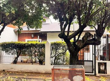 Casa · 55m² · 4 Ambientes · 1 Cochera · Casa con Pileta, Garaje y Galpón en El Fondo.