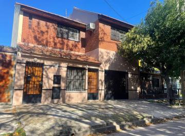 PH · 74m² · 3 Ambientes · 1 Cochera · PH en Venta C/cochera, Patio y Quincho - R. Escalada