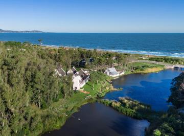 Casa · 662m² · 7 Ambientes · 1 Cochera · Casa en Venta con Vista Al Mar en Bella Vista