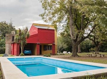 Casa · 157m² · 5 Ambientes · 2 Cocheras · Venta Casa 5 Amb Pileta Marcos Paz Financiapermuta