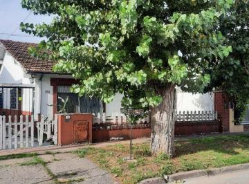 Casa · 150m² · 3 Ambientes · 1 Cochera · Venta Casa 3 Amb, Hurlingham. Excelente Ubicación
