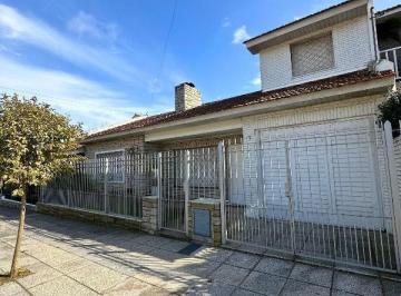 Casa · 160m² · 5 Ambientes · 1 Cochera · Casa en Venta - 4 Dorm. 3 Baños - Cochera - 164 m² - Mar del Plata