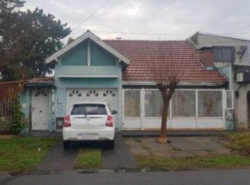 Casa · 90m² · 3 Ambientes · 1 Cochera · Casa en Venta - 2 Dorm., 1 Baño - 90 m² Sobre Lote de 150 m² - Berazategui