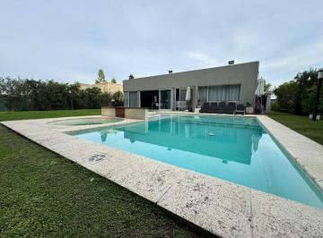 Casa · 180m² · 4 Ambientes · 2 Cocheras · Casa en Venta - 3 Dorm. 3 Baños - Cocheras - 600 m² - Canning