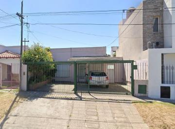 Casa · 227m² · 6 Ambientes · 2 Cocheras · Casa en Venta - 4 Dorm. 2 Baños - Cochera - 300 m² - Tolosa, La Plata