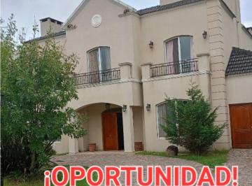 Casa de 6 ambientes, Esteban Echeverría · Hermoso Chalet en Barrio Santa Juana