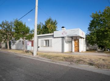 Casa · 128m² · 4 Ambientes · 1 Cochera · Casa en Esquina con Excelente Ubicación