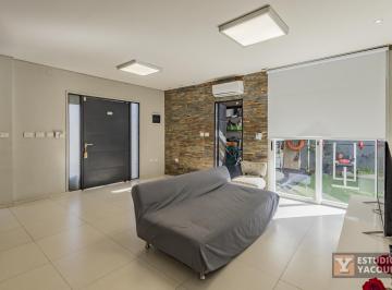 Casa · 158m² · 4 Ambientes · 1 Cochera · Casa en Venta - 3 Dorm. 2 Baños - Cochera - 198 m² - La Plata