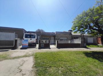 Casa · 10m² · 3 Ambientes · 1 Cochera · Apto Credito Hipotecario - Casa en Grand Bourg - Cochera3 Amb con Parque y Parrilla