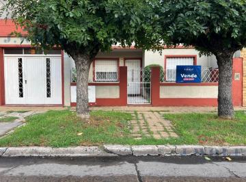 Casa · 211m² · 6 Ambientes · 3 Cocheras · Casa Multifamiliar en San Andrés