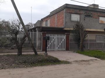 Casa · 120m² · 3 Ambientes · 2 Cocheras · Casa en Venta - 2 Dorm. 1 Baño - Cochera - 200 m² - Guernica, Presidente Perón