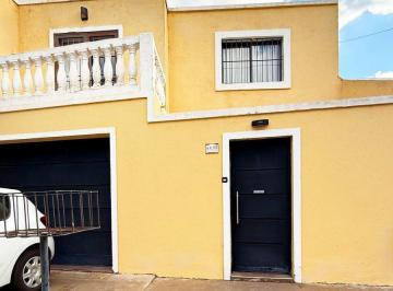 Casa · 101m² · 5 Ambientes · 1 Cochera · Casa Duplex en Venta B° El Solar - Guaymallen