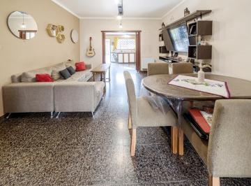 Living · Venta PH en Flores de 3 Ambientes con Patio, Terraza y Quincho