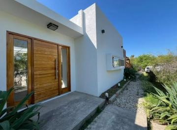Casa · 140m² · 5 Ambientes · 4 Cocheras · Casa en Alvear de Benavidez - Venta - 5 Ambientes