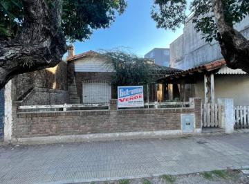 Casa · 120m² · 3 Ambientes · 2 Cocheras · Casa en Venta en Merlo Centro