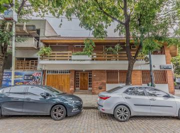 Casa · 190m² · 5 Ambientes · 1 Cochera · Casa 5 Ambientes con Cochera en Venta - Flores