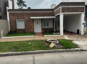 Casa · 90m² · 4 Ambientes · 1 Cochera · Venta Casa Merlo 3 Dorm.