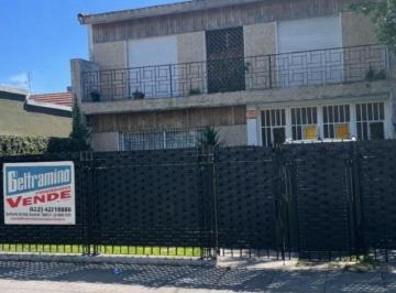 Casa · 170m² · 5 Ambientes · 3 Cocheras · Casa en Venta Dos Plantas en Merlo Centro