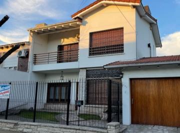 Casa · 250m² · 4 Ambientes · 2 Cocheras · Casa en Venta en Merlo Centro