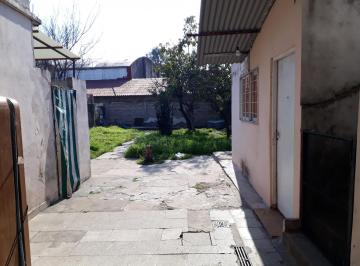 Casa de 2 ambientes, Tres de Febrero · 2 Locales con 2 Deptos 2 Amb