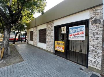 Casa · 200m² · 5 Ambientes · Casa a La Venta Sobre Av 25 de Mayo